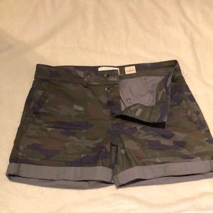 Anthropologie “The Wanderer” camo shorts sz 27